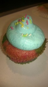 Cupcakes ουράνιο τόξο με frosting μαστίχα Χίου υποβρύχιο από την Εύη Πετρίδου και το mum mam !