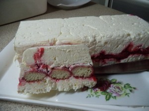 Semifreddo με raspberries και μπισκότα σαβαγιάρ από την Αρετή Βαρδάκα και το Bon appetit!