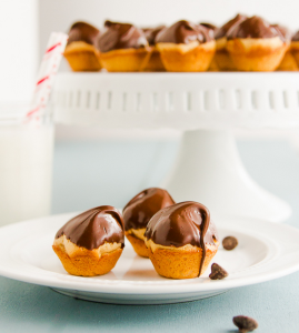 Mini muffins με σοκολατένια επικάλυψη, από την Αλλατίνη-Χειρονομία Αγάπης!