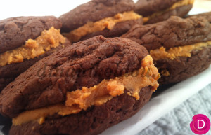 Cookies με 2 είδη σοκολάτας, γεμιστά με φιστικοβούτυρο, από την Ντίνα Νικολάου!