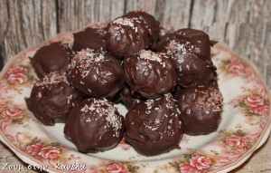 Cake pops (Σοκολατάκια από κέικ που περίσσεψε), από την Κατερίνα και το Ζουμ στην Κανέλα!
