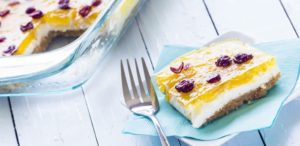 Μαμαδίστικο cheesecake ταψιού με ζελέ ανανά, από την Μυρσίνη Λαμπράκη και το mirsini.gr!