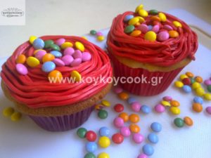 Cupcakes της Αποκριάς με βουτυρόκρεμα και ganache λευκής σοκολάτας, από την Ρένα Κώστογλου και το ko...