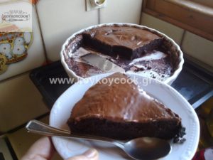 Σοκολατόπιτα εύκολη χωρίς σοκολάτα (chocolate mud cake) , από την αγαπημένη Ρένα Κώστογλου και το ko...