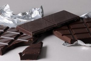 Η σκούρα σοκολάτα μειώνει το στρες και τη φλεγμονή, γράφει ο Παθολόγος Ιωάννης Λ. Σφυρής-Παχυσαρκί...