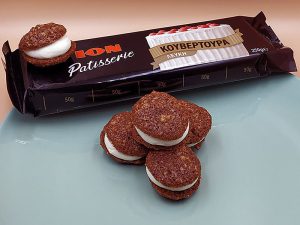 Καρυδάτο με σαντιγί ΙΟΝ Patisserie λευκής κουβερτούρας, από τον Μιχάλη Σαράβα και το ionsweets.gr!