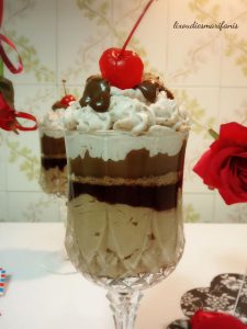 Parfait d'amour/Trifle με μους πραλίνα-φράουλα σε ποτήρι, γλυκό Αγίου Βαλεντίνου , από την Μαριφάνη ...