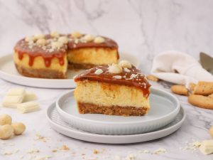 Cheesecake λευκής σοκολάτας με μακαντέμια & καραμέλα, από τον Γιώργο Τσούλη!