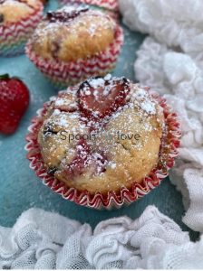 Muffins με φράουλες, από την αγαπημένη Νάντια Μαρκοπούλου και το spoonlove.gr!