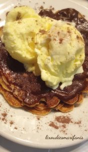 Pancakes αφράτα με παγωτό και πραλίνα φουντουκιού, από την Μαριφάνη Ξανθάκη!